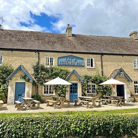 Cat And Custard Pot Inn Shipton Moyne ภายนอก รูปภาพ