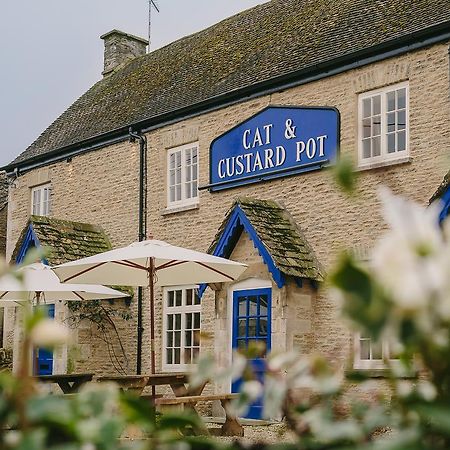 Cat And Custard Pot Inn Shipton Moyne ภายนอก รูปภาพ