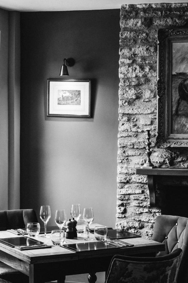 Cat And Custard Pot Inn Shipton Moyne ภายนอก รูปภาพ