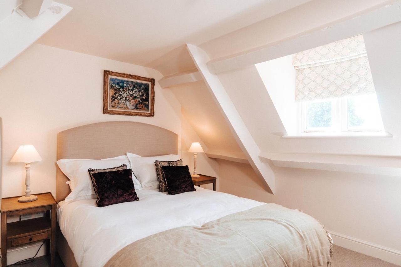 Cat And Custard Pot Inn Shipton Moyne ภายนอก รูปภาพ