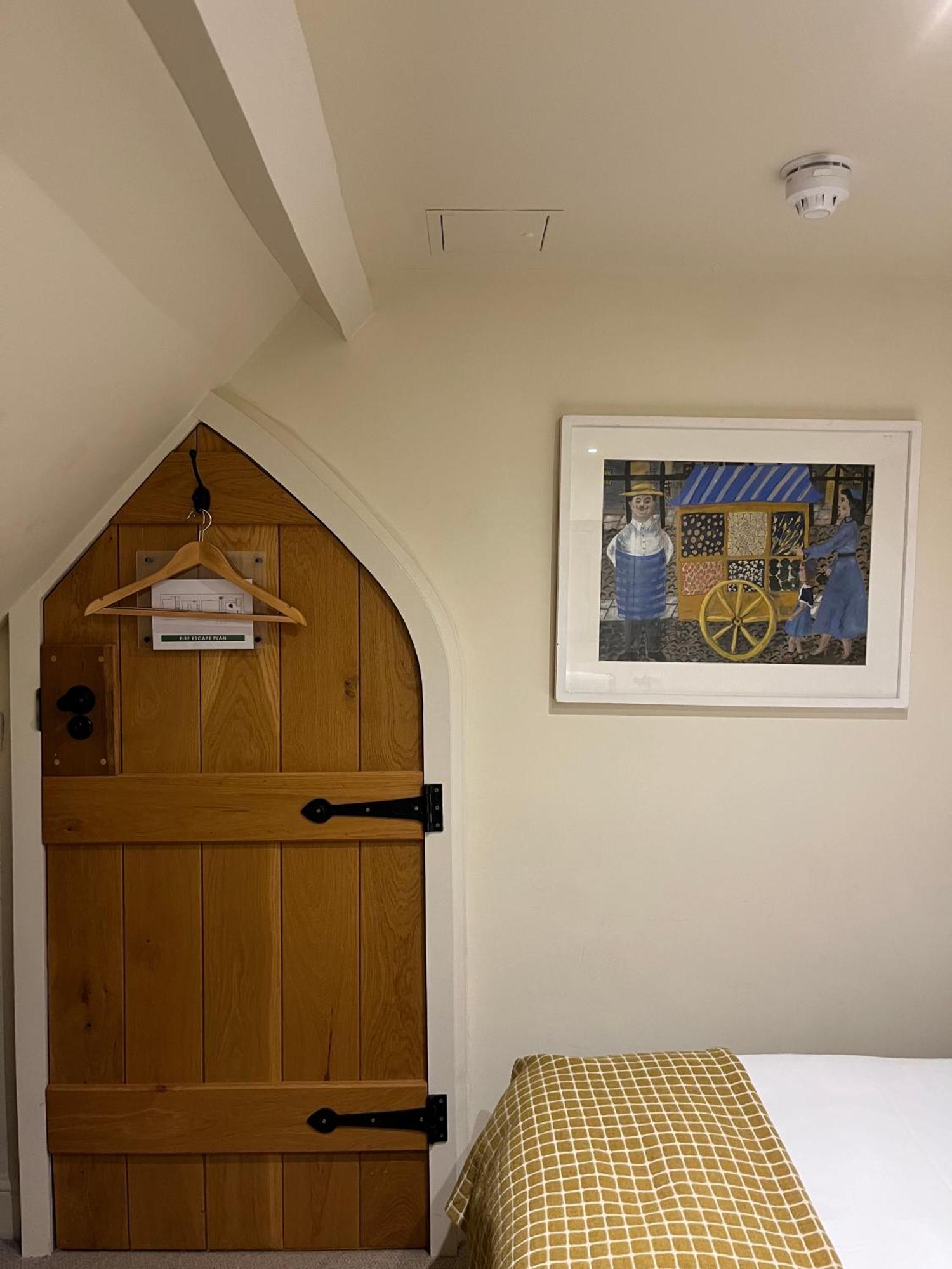 Cat And Custard Pot Inn Shipton Moyne ภายนอก รูปภาพ