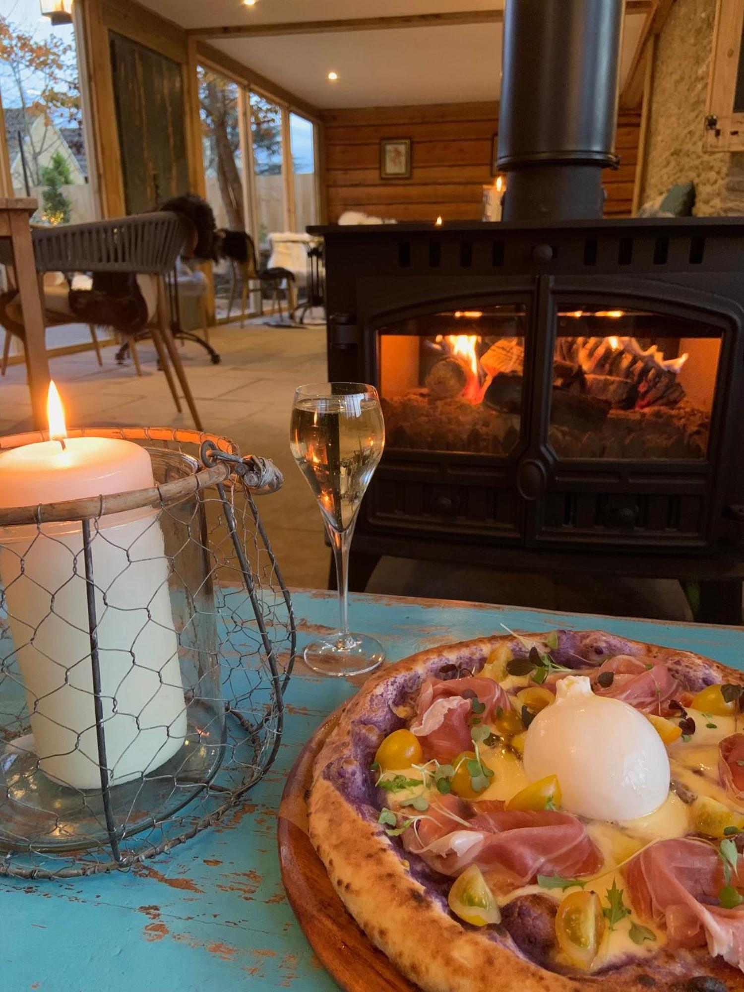 Cat And Custard Pot Inn Shipton Moyne ภายนอก รูปภาพ