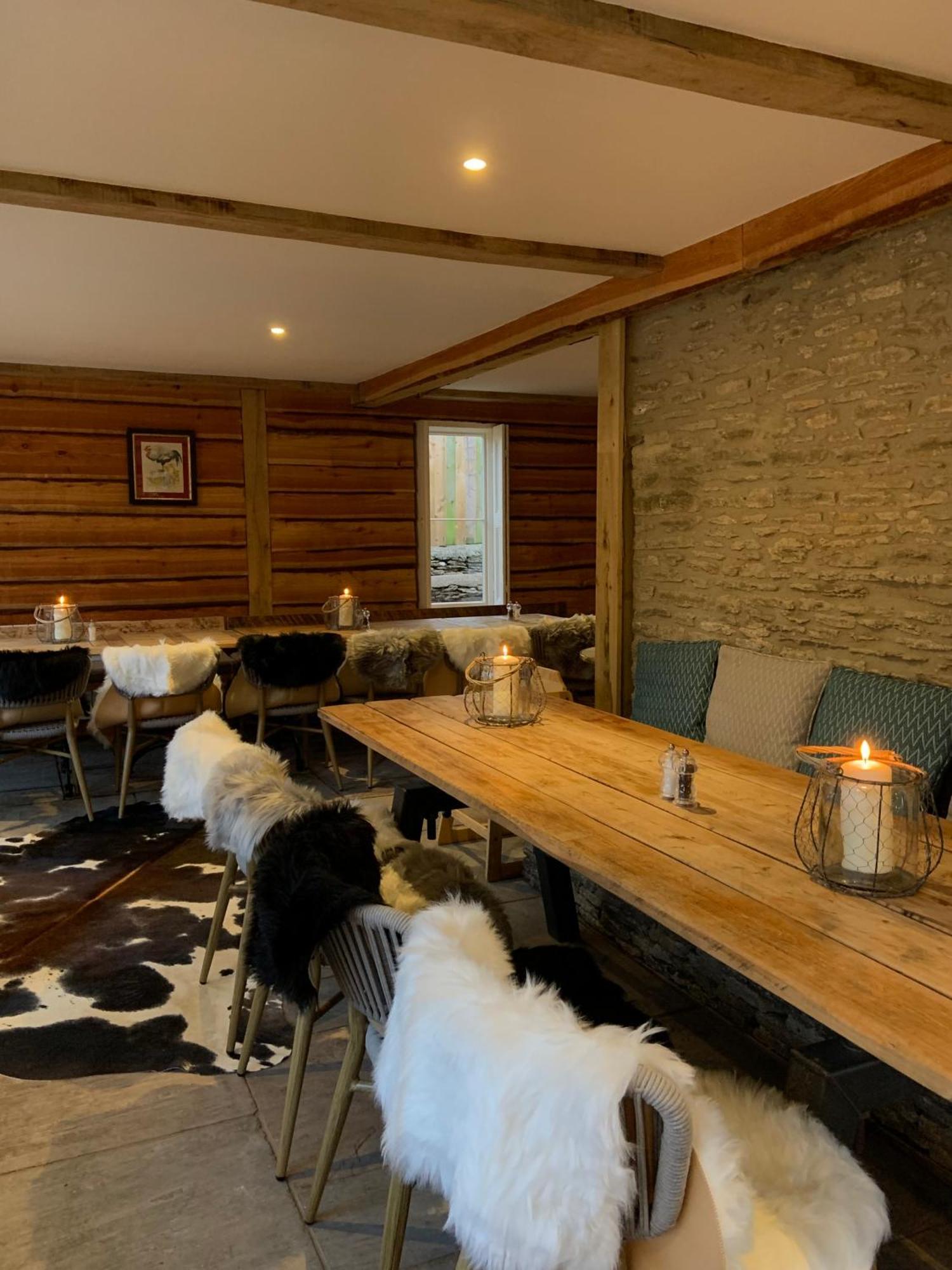 Cat And Custard Pot Inn Shipton Moyne ภายนอก รูปภาพ
