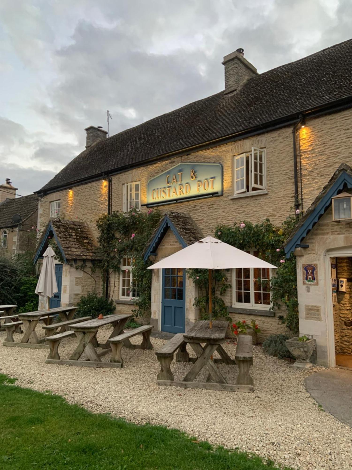 Cat And Custard Pot Inn Shipton Moyne ภายนอก รูปภาพ