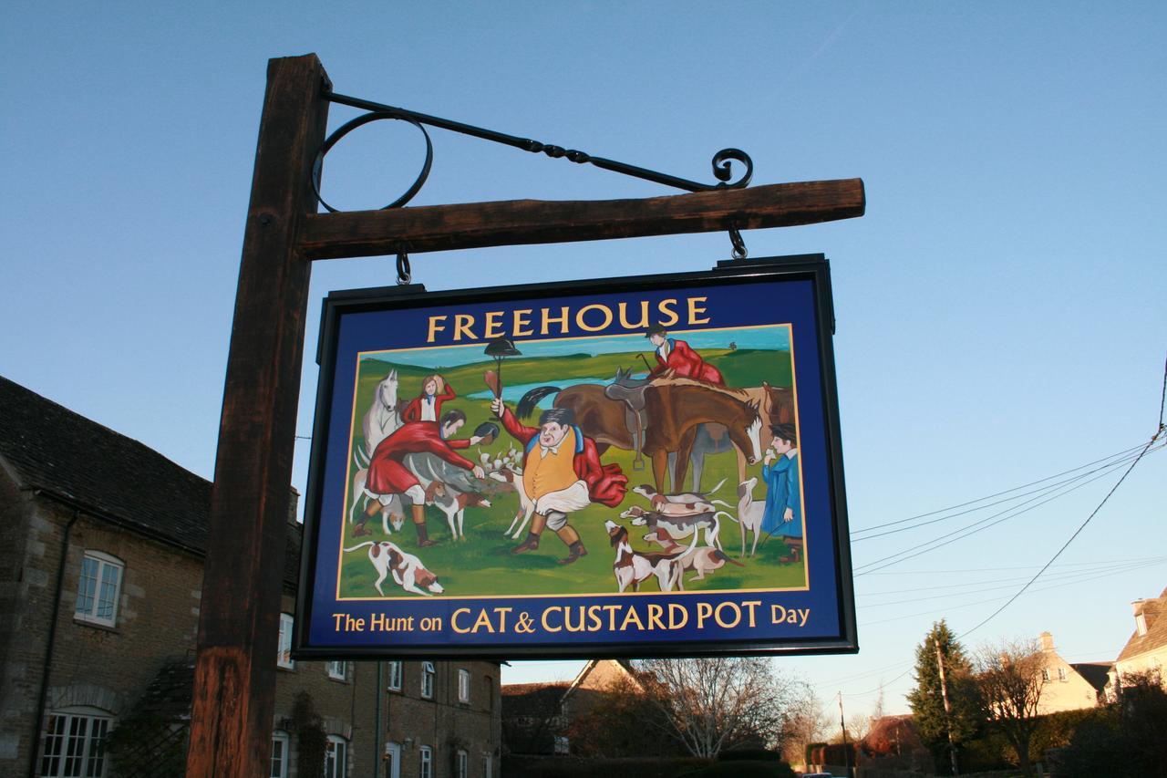 Cat And Custard Pot Inn Shipton Moyne ภายนอก รูปภาพ