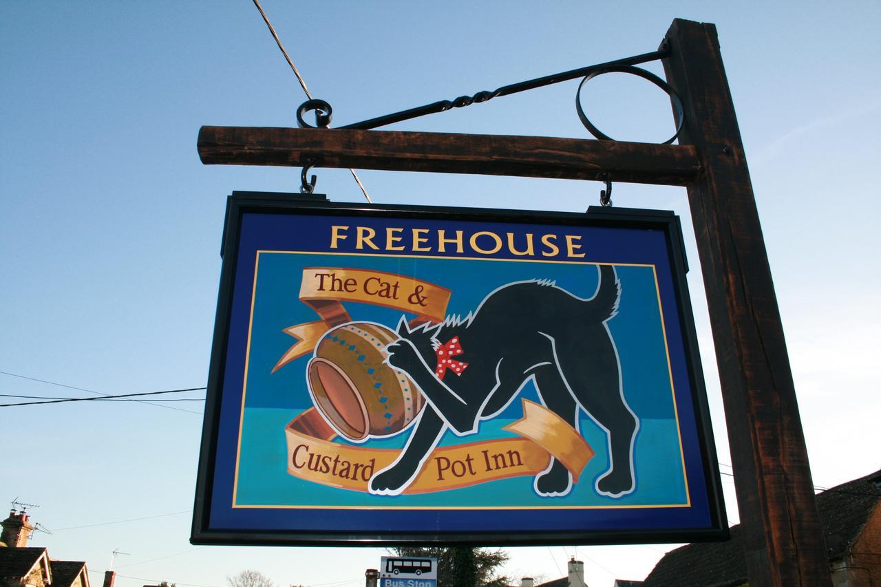 Cat And Custard Pot Inn Shipton Moyne ภายนอก รูปภาพ