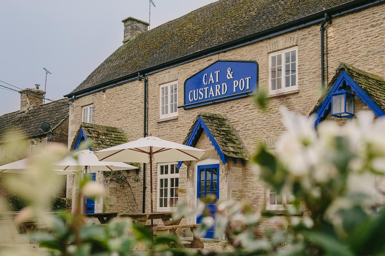 Cat And Custard Pot Inn Shipton Moyne ภายนอก รูปภาพ
